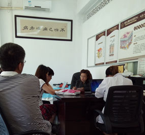 李主任在接诊患者
